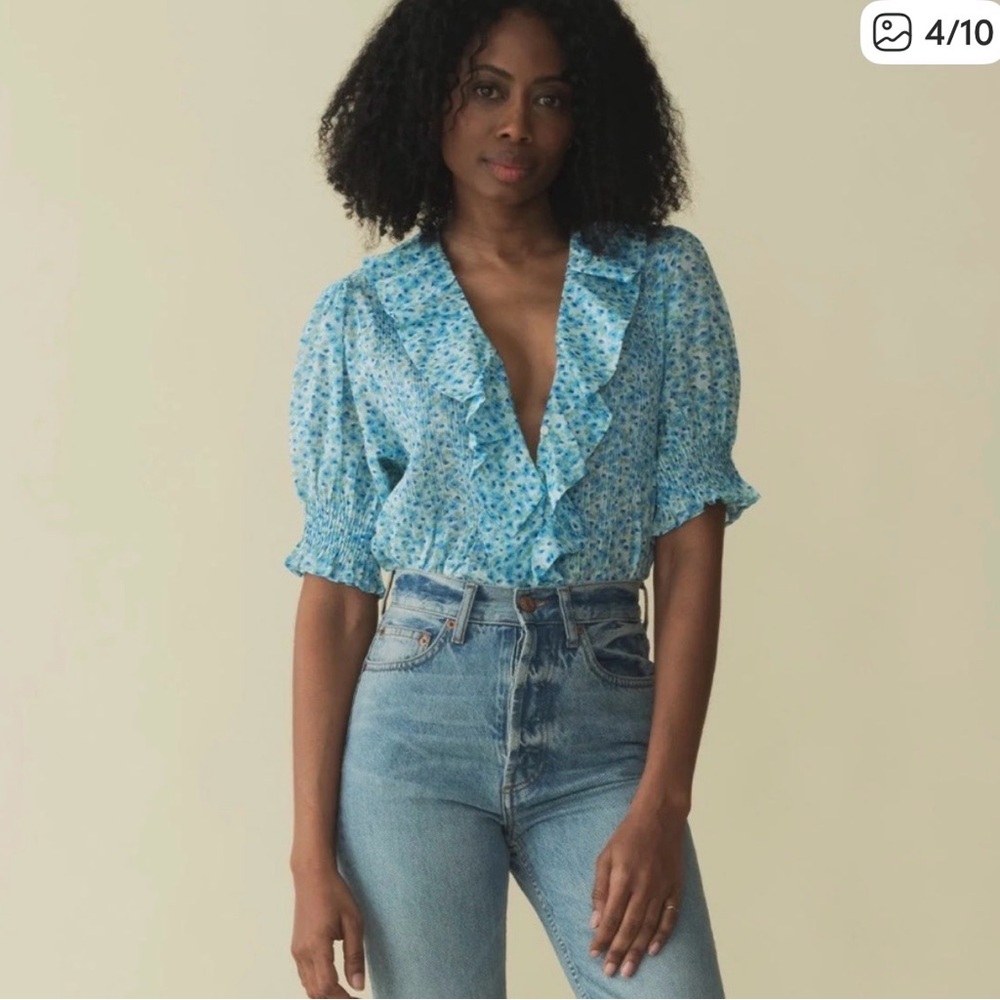 Doen Henri Ruffle Pintuck Blouse in Bleu Daisy